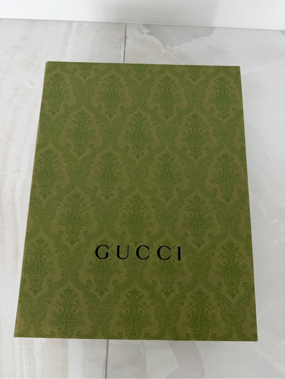 Gucci Large Green Magnetic Close Gift Box with Logo Ribbon - Picture 4 of 14